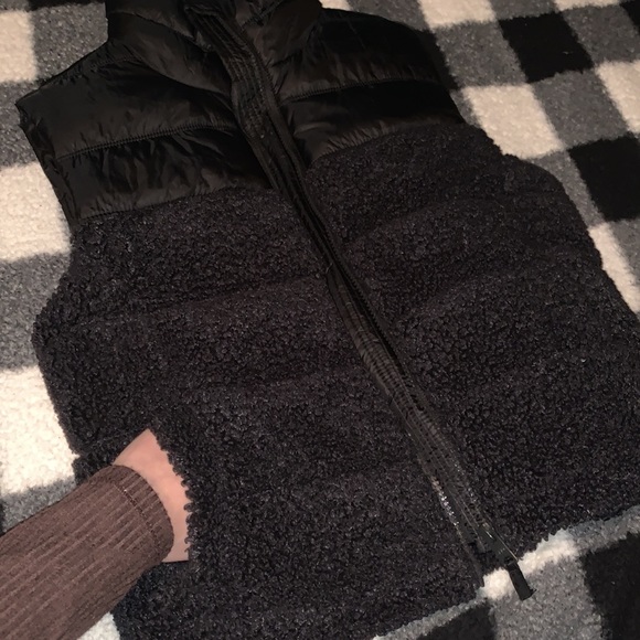Black Aéropostale Vest - Picture 7 of 7